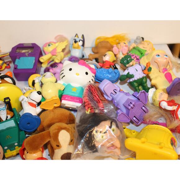 Massive Vintage McDonald Random Toy Lot - Picture 3 of 8